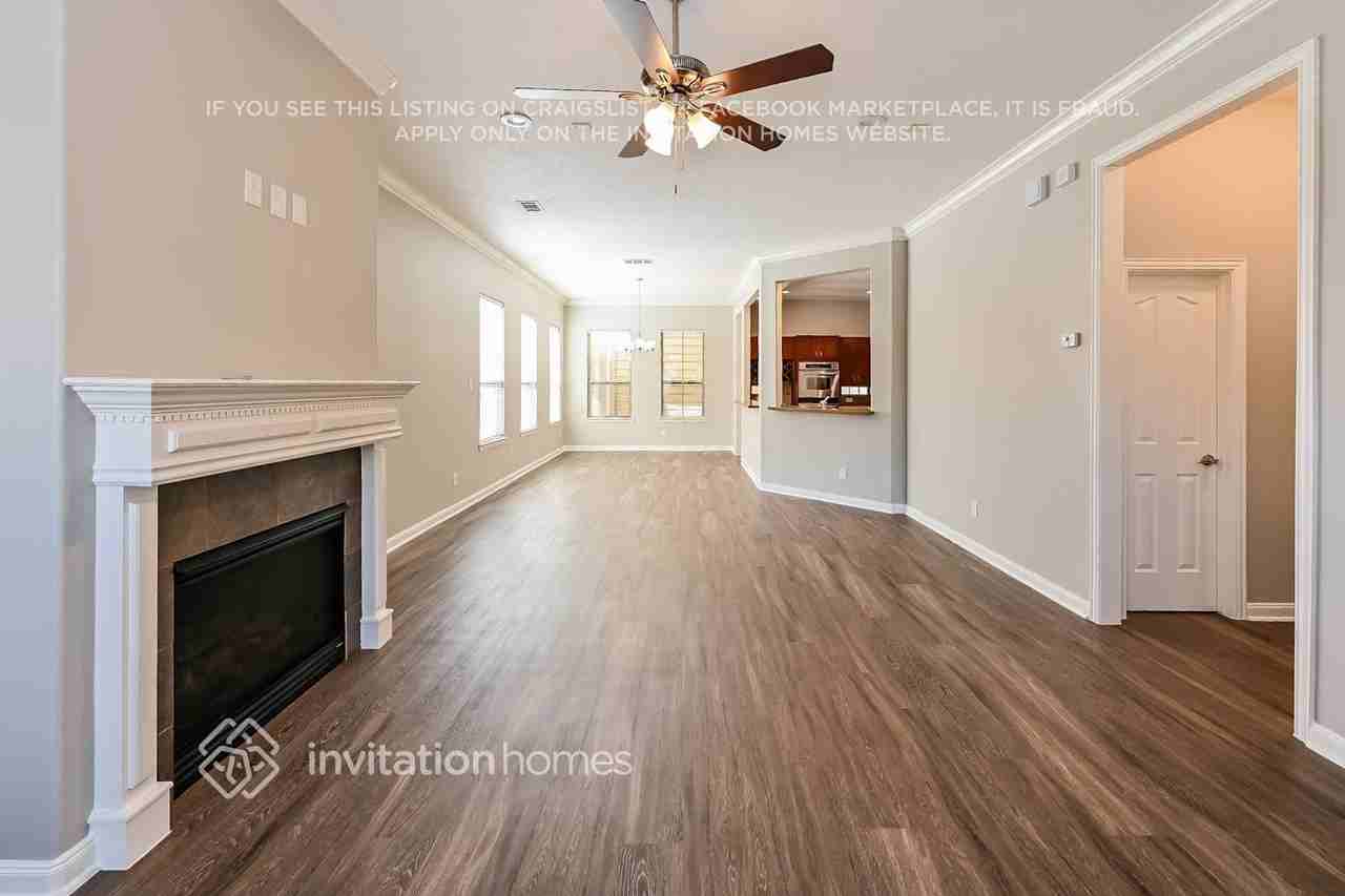912 W 25th St - Photo 3 of 16