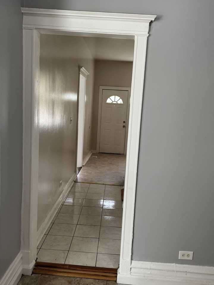 1446 East 69th Place - Photo 4 of 18