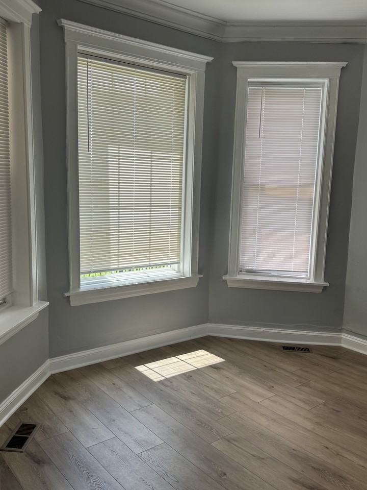 1446 East 69th Place - Photo 5 of 18