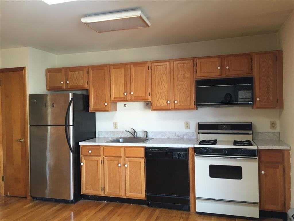 208 1st St - Photo 2 of 7