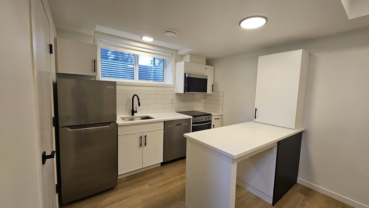 11523 129 Ave Nw Bsmt #11523BS - Photo 2 of 13