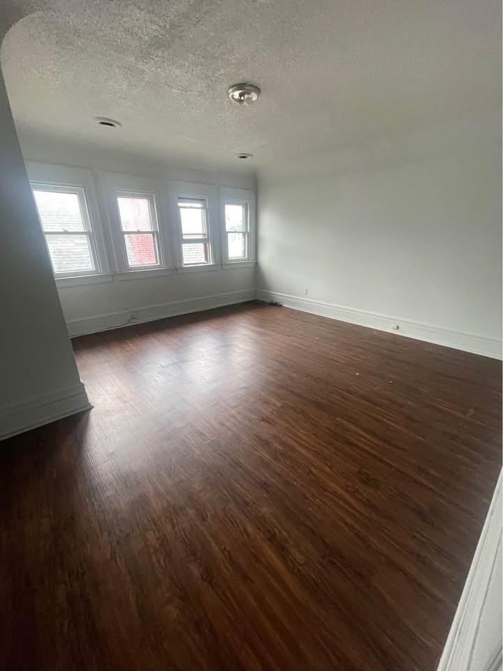 2160 Glenwood Ave - Photo 5 of 10