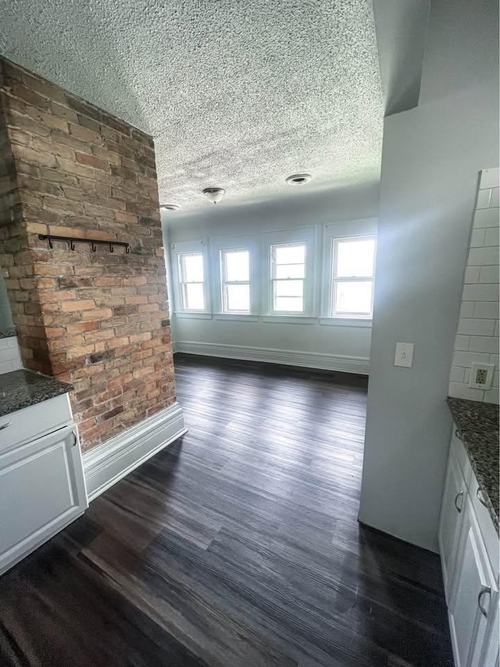 2160 Glenwood Ave - Photo 6 of 10