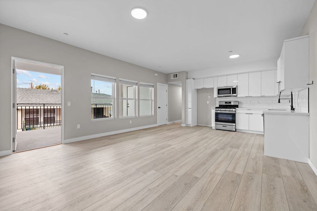 12714 S Figueroa St - Photo 2 of 25