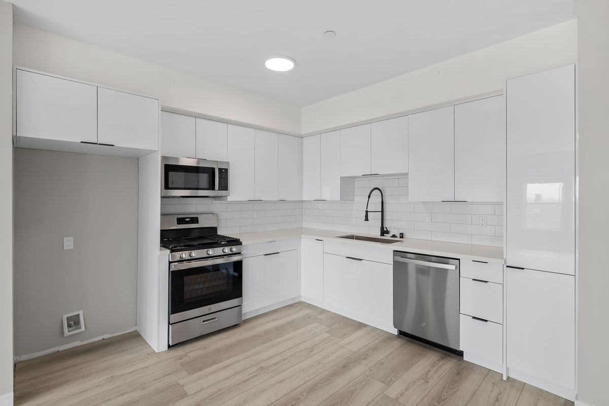 12714 S Figueroa St - Photo 3 of 25