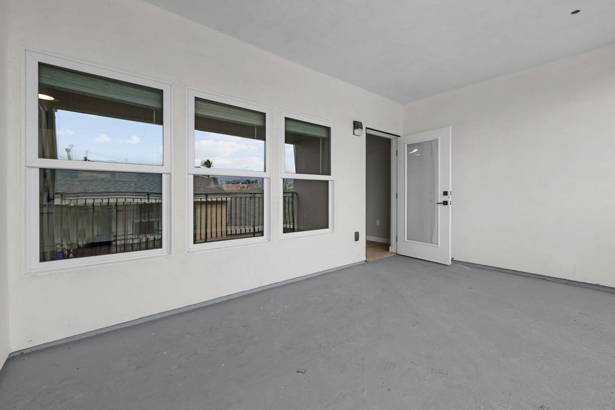 12714 S Figueroa St - Photo 5 of 25