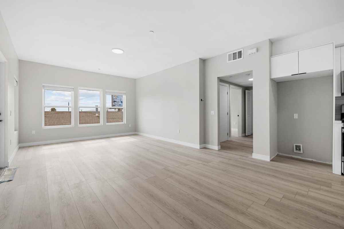 12714 S Figueroa St - Photo 6 of 25