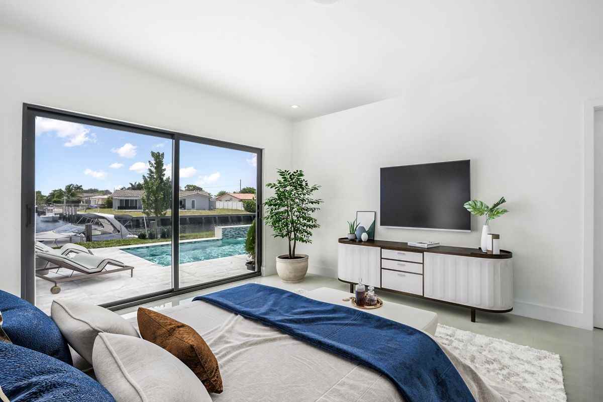 5641 Bayview Dr - Photo 3 of 14