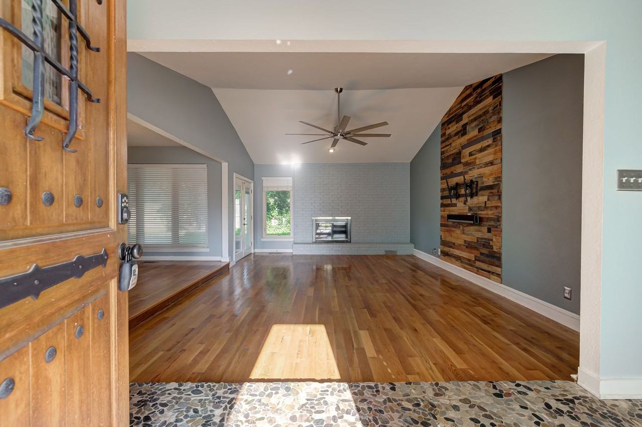 3619 Chatham Ct - Photo 4 of 34