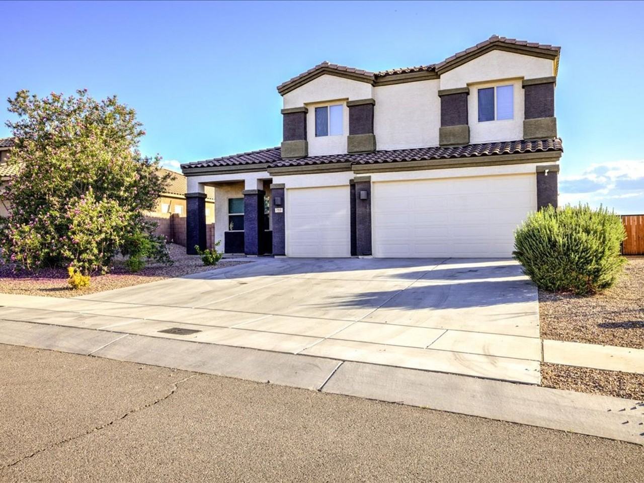 702 S Adanirom Judson Ave - Photo 2 of 33