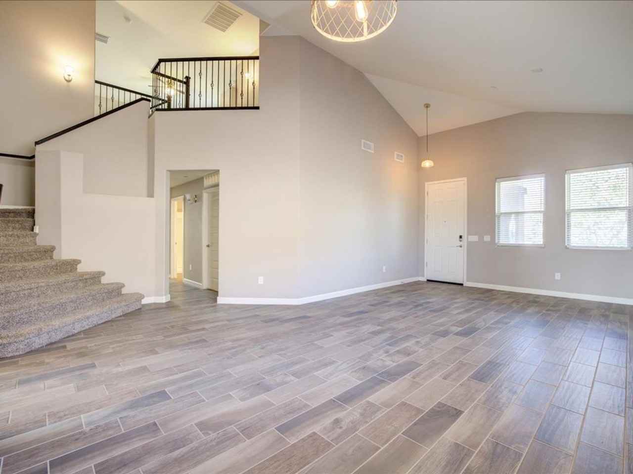 702 S Adanirom Judson Ave - Photo 3 of 33