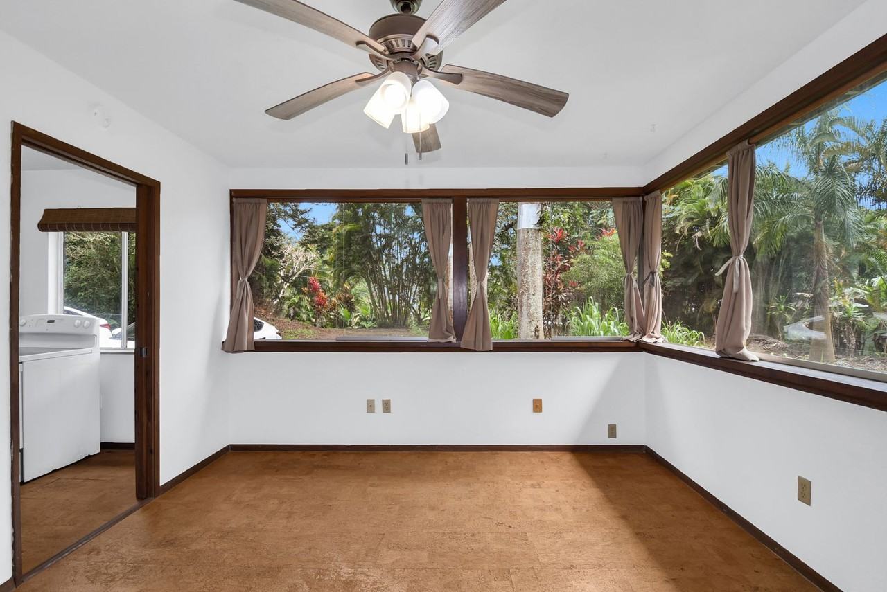 Tropical 3 Bedroom Retreat on Coffee Farm in Kealakekua - Photo 4 of 37