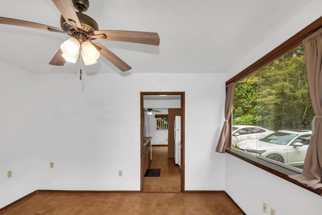 Tropical 3 Bedroom Retreat on Coffee Farm in Kealakekua - Photo 6 of 37