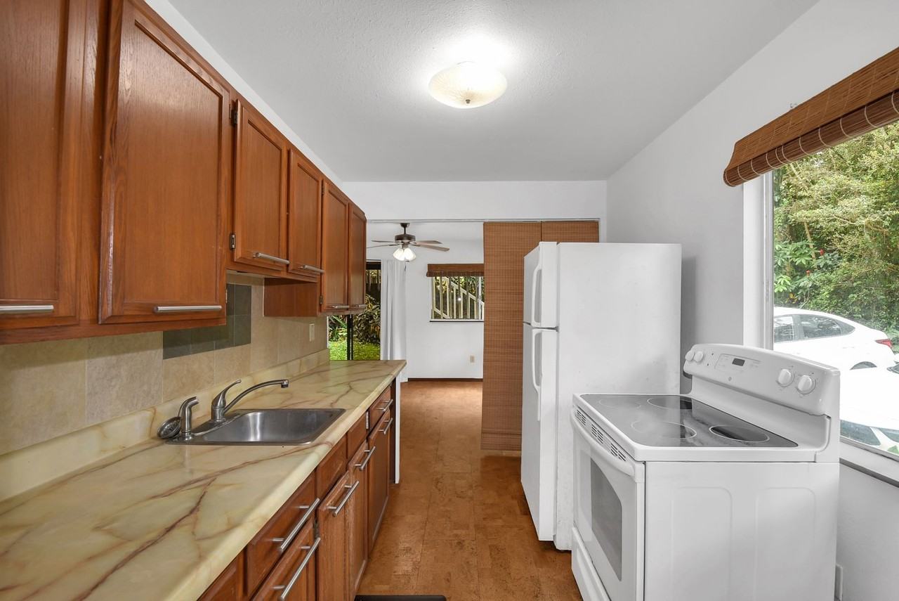 Tropical 3 Bedroom Retreat on Coffee Farm in Kealakekua - Photo 7 of 37