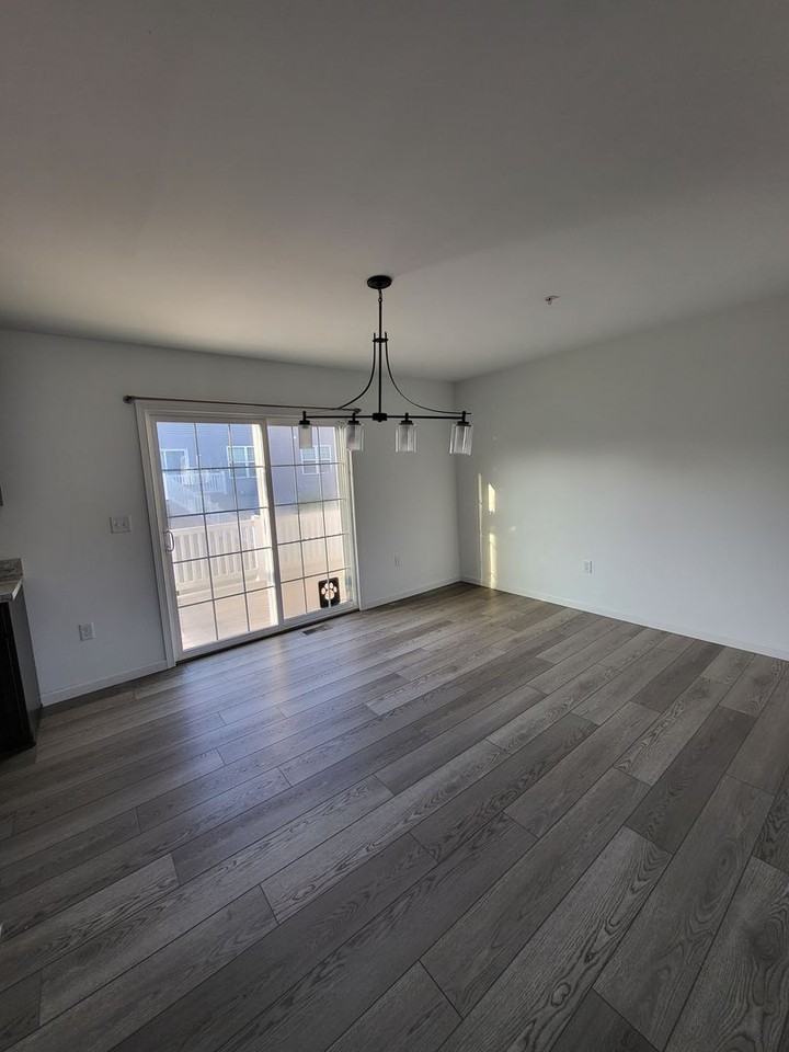 210 Highland Ct - Photo 3 of 21