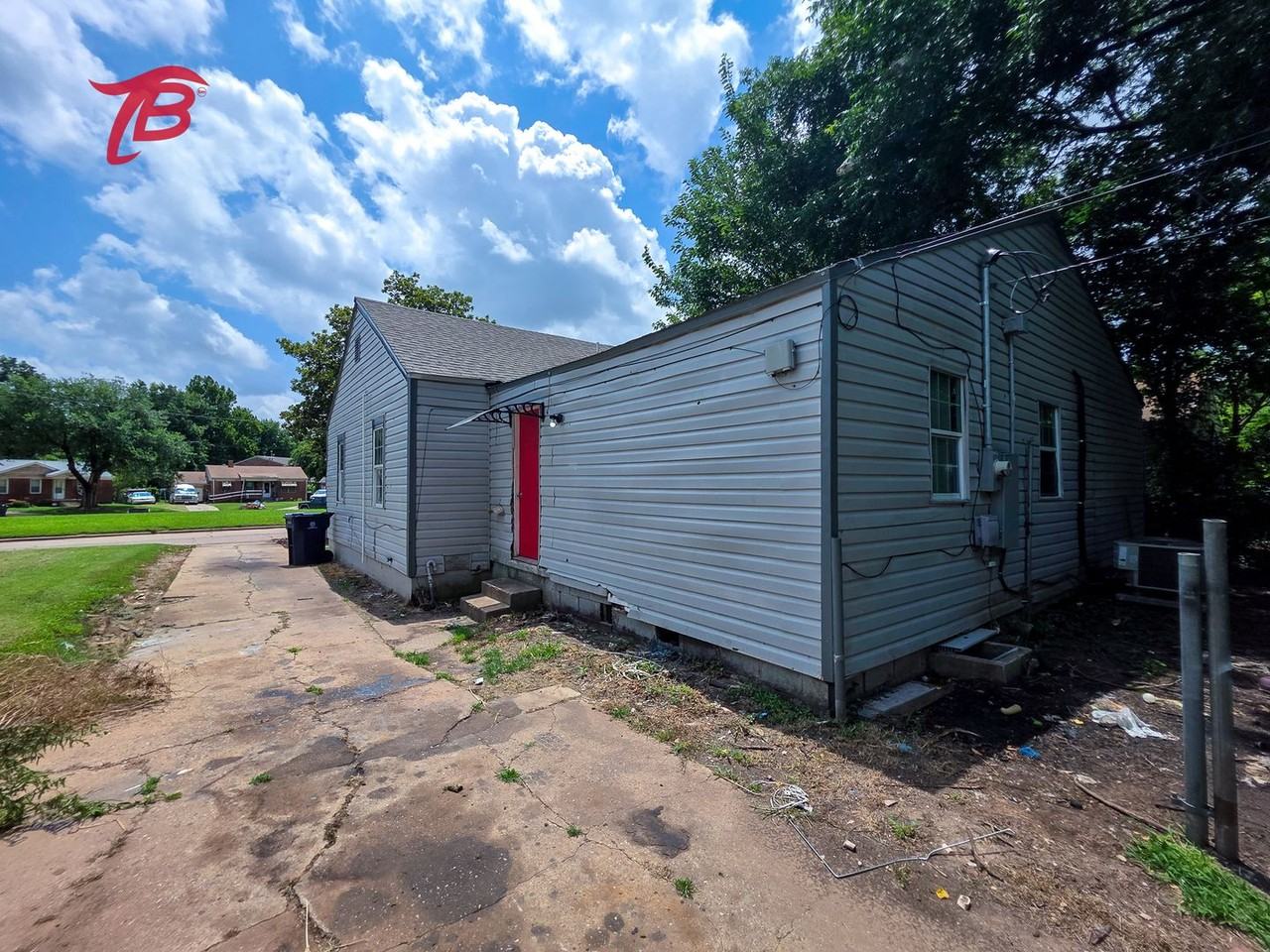 1153 Windemere Dr - Photo 3 of 36