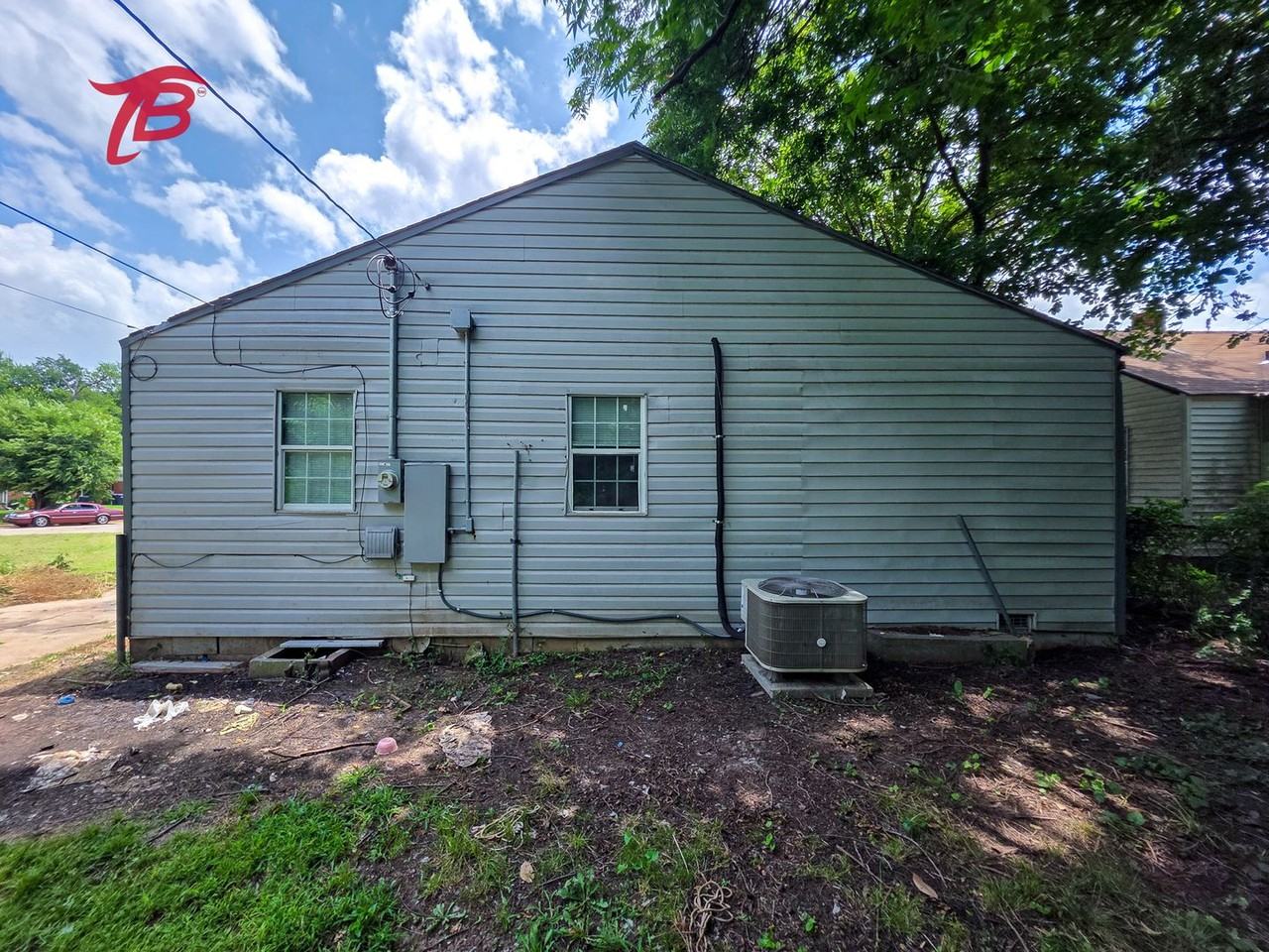 1153 Windemere Dr - Photo 4 of 36