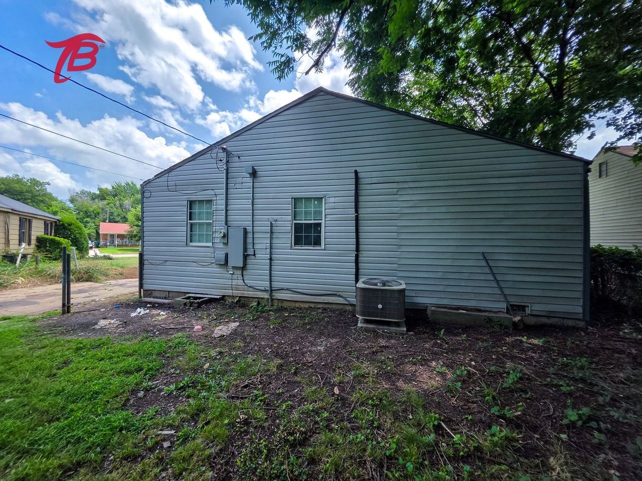 1153 Windemere Dr - Photo 5 of 36