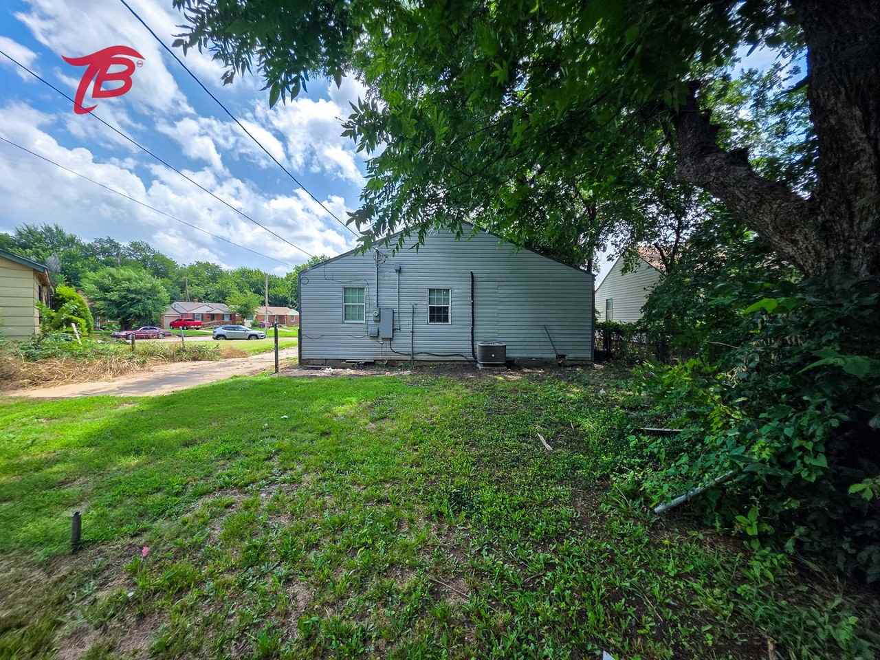 1153 Windemere Dr - Photo 6 of 36