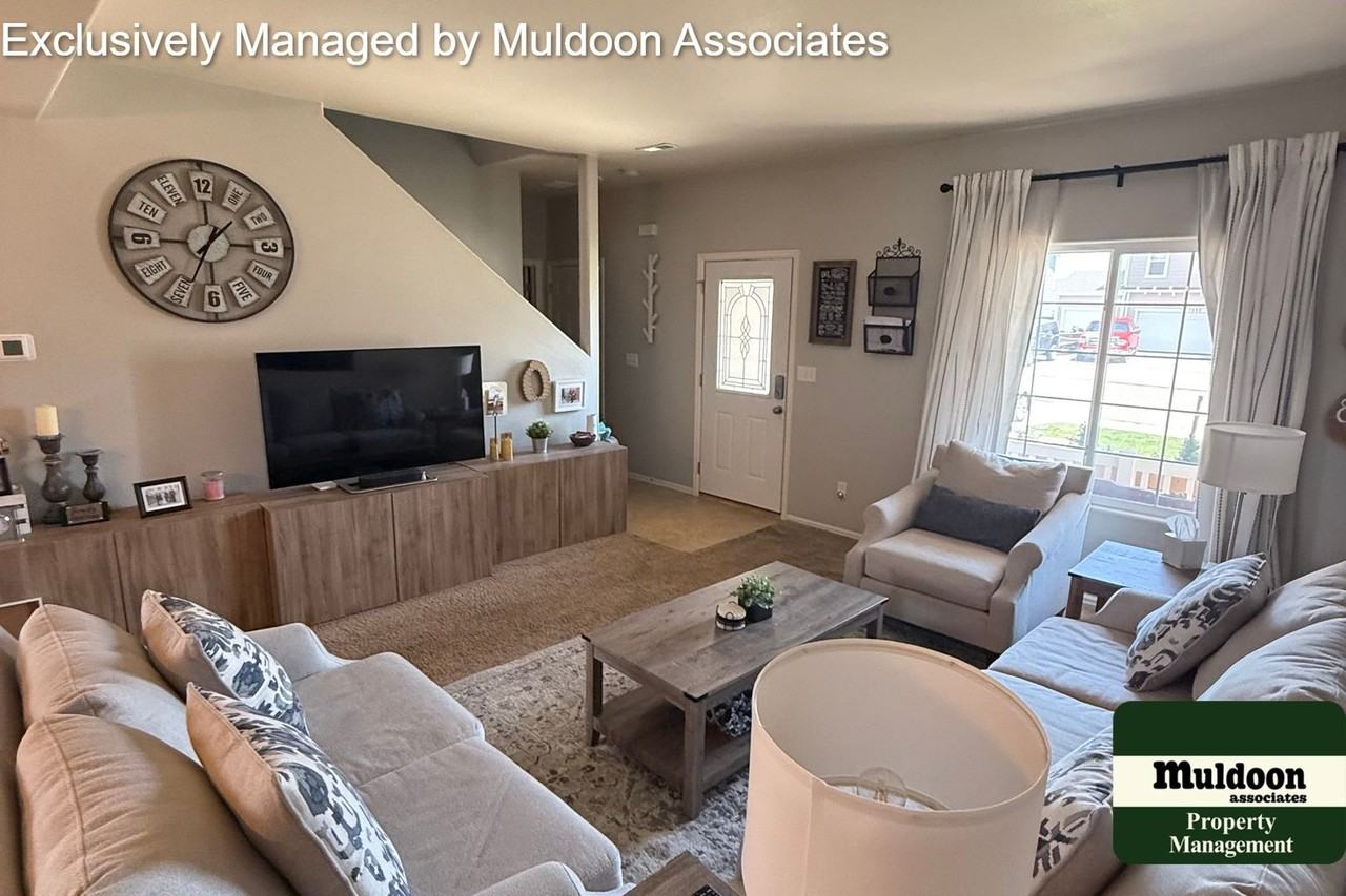 5097 Tabor Ln - Photo 3 of 13
