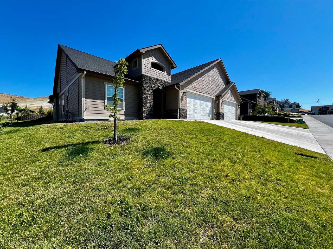 8819 Kail Dr - Photo 3 of 26