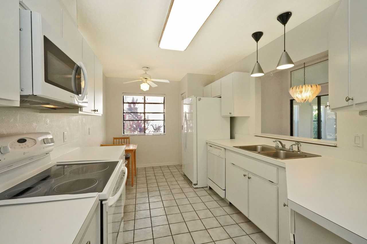 840 Ridge Lake Dr - Photo 3 of 23