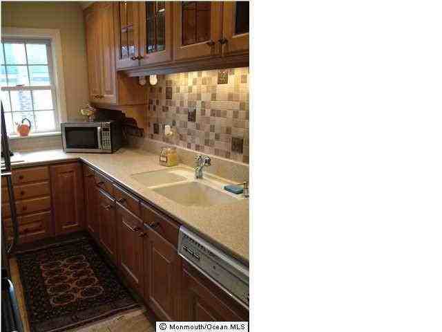 723 Broad St - Photo 3 of 17