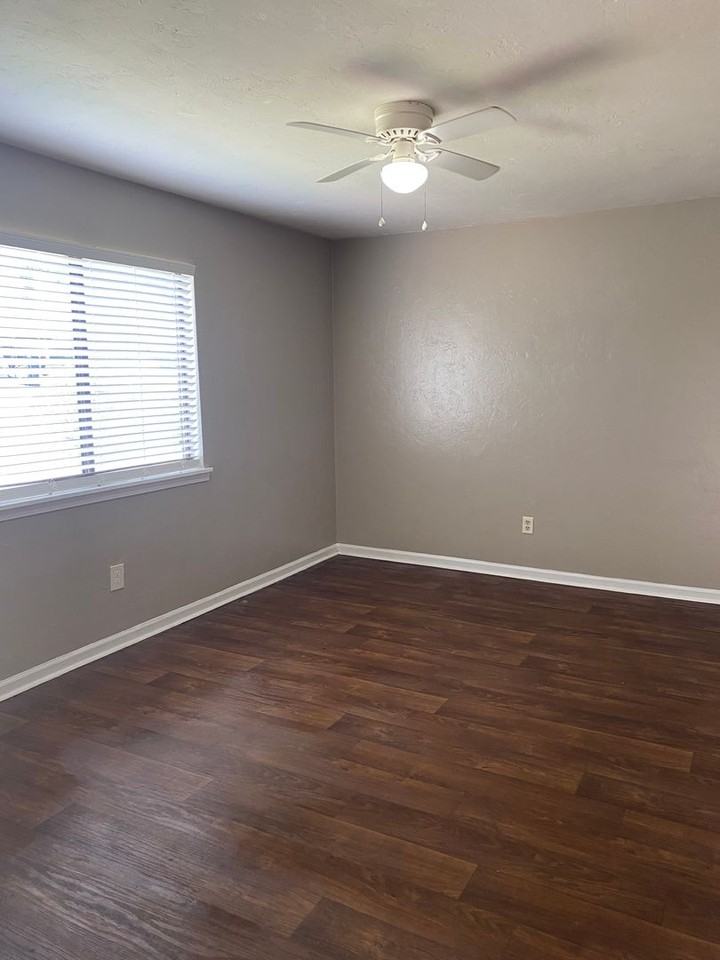 1401 Willow Bend Way - Photo 2 of 8