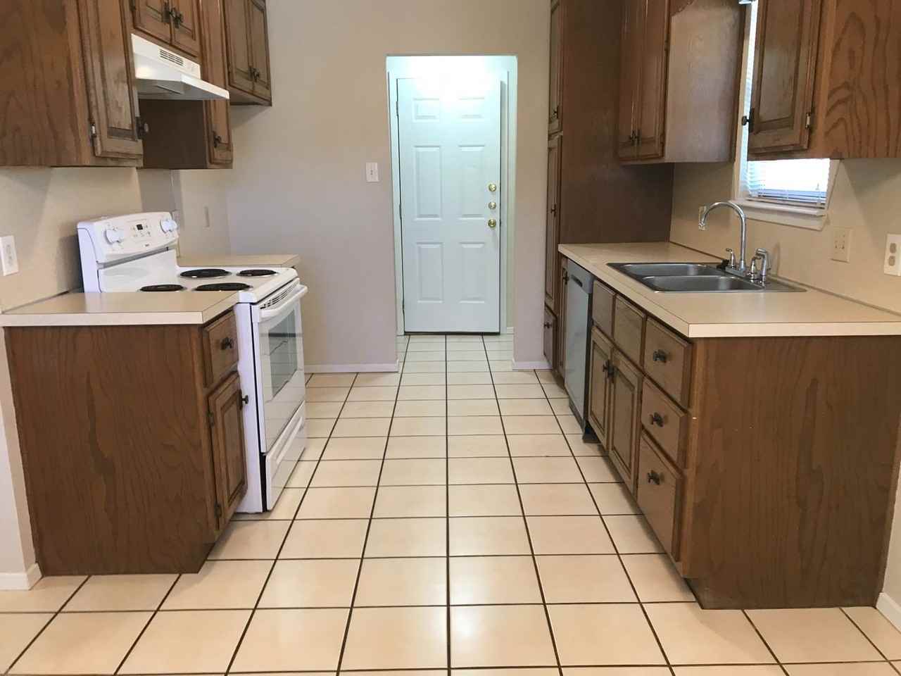 1633 Chachalaca Ln - Photo 4 of 16