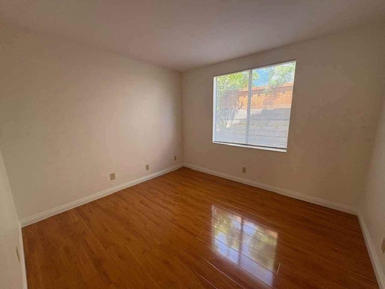 2133 Laurelwood Dr - Photo 4 of 14