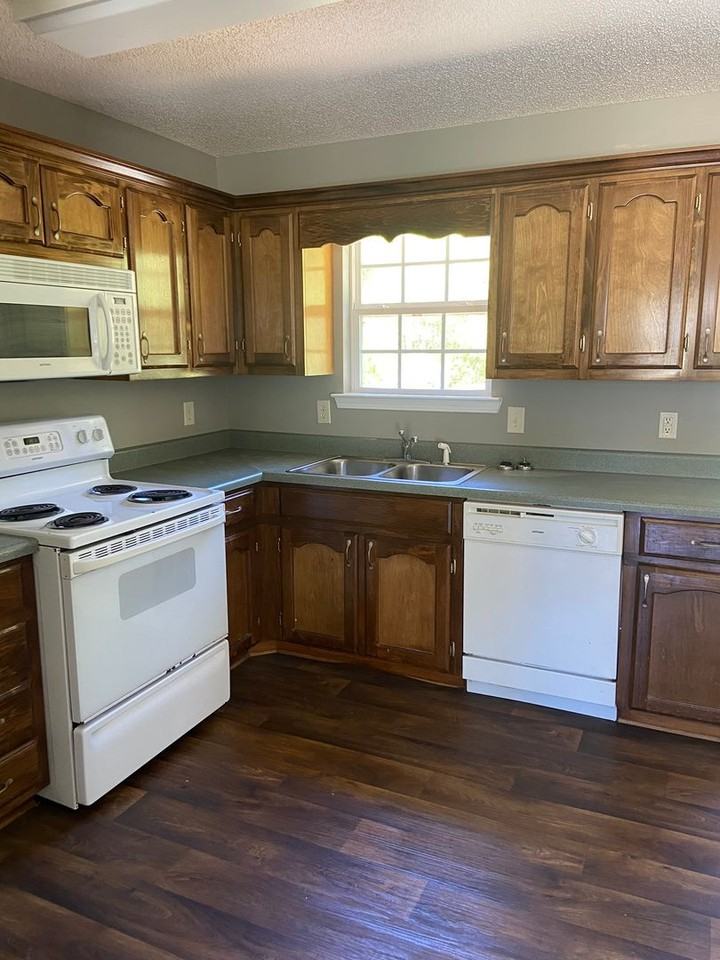 1594 Wilderness Ln - Photo 3 of 13
