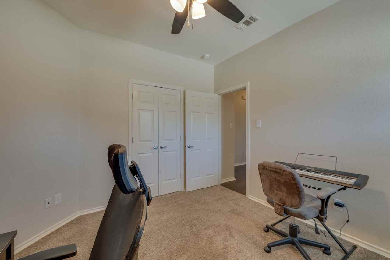 10826 Calderwood Ln - Photo 7 of 34