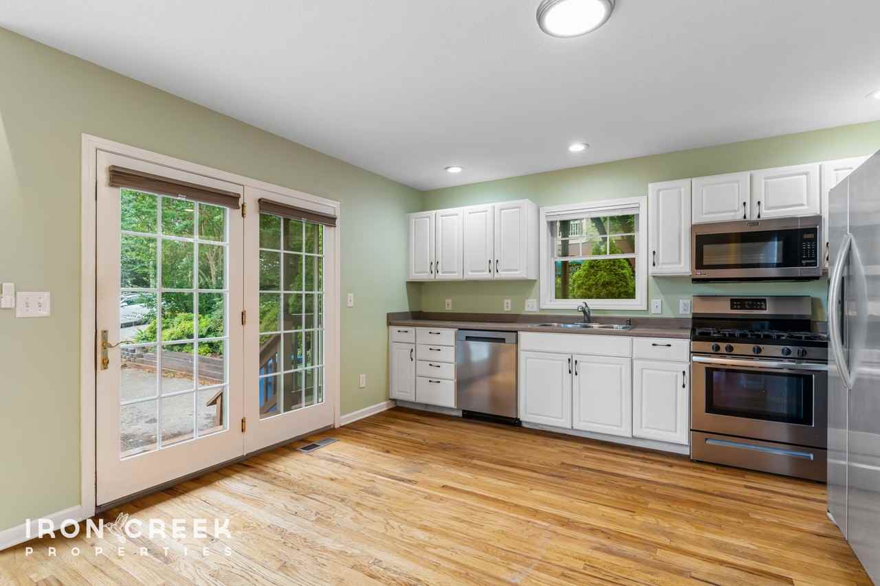 27 Adams St - Photo 2 of 21