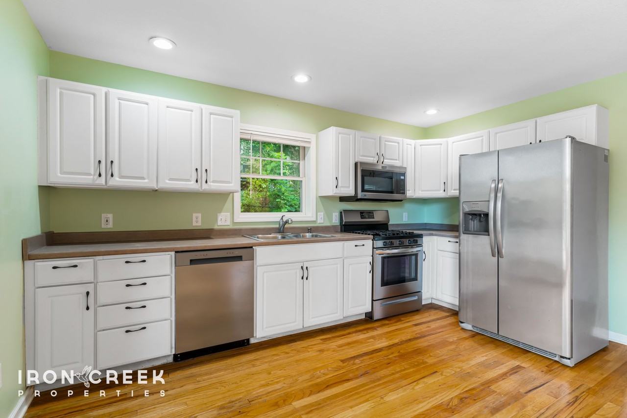 27 Adams St - Photo 3 of 21