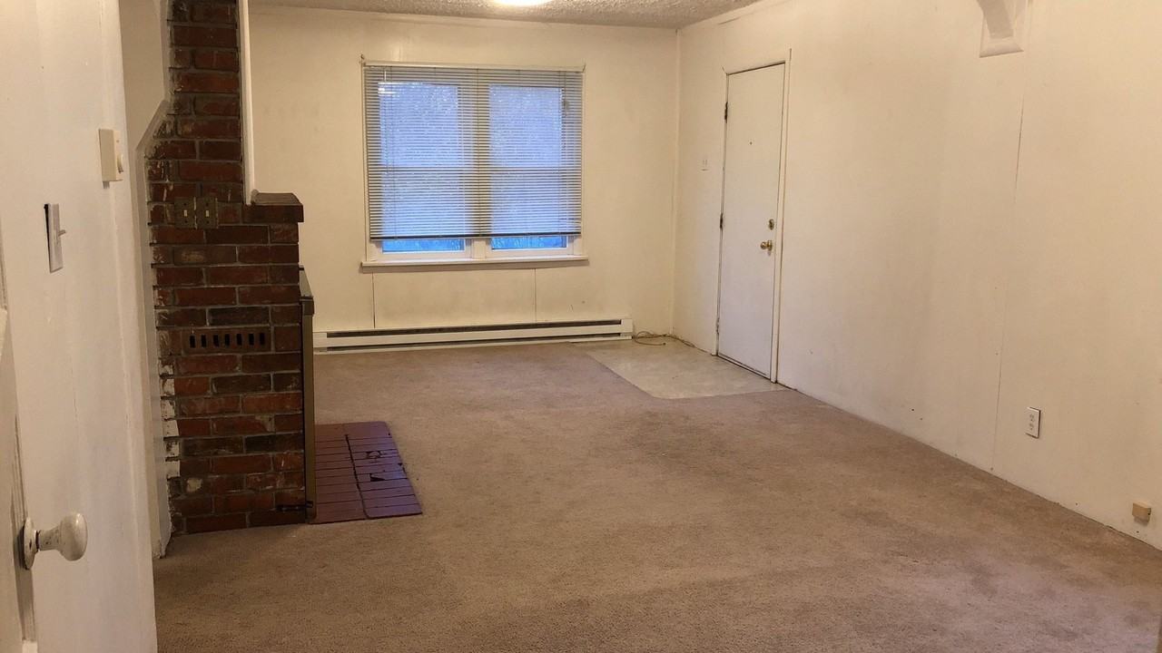 115 Sw State St - Photo 4 of 27