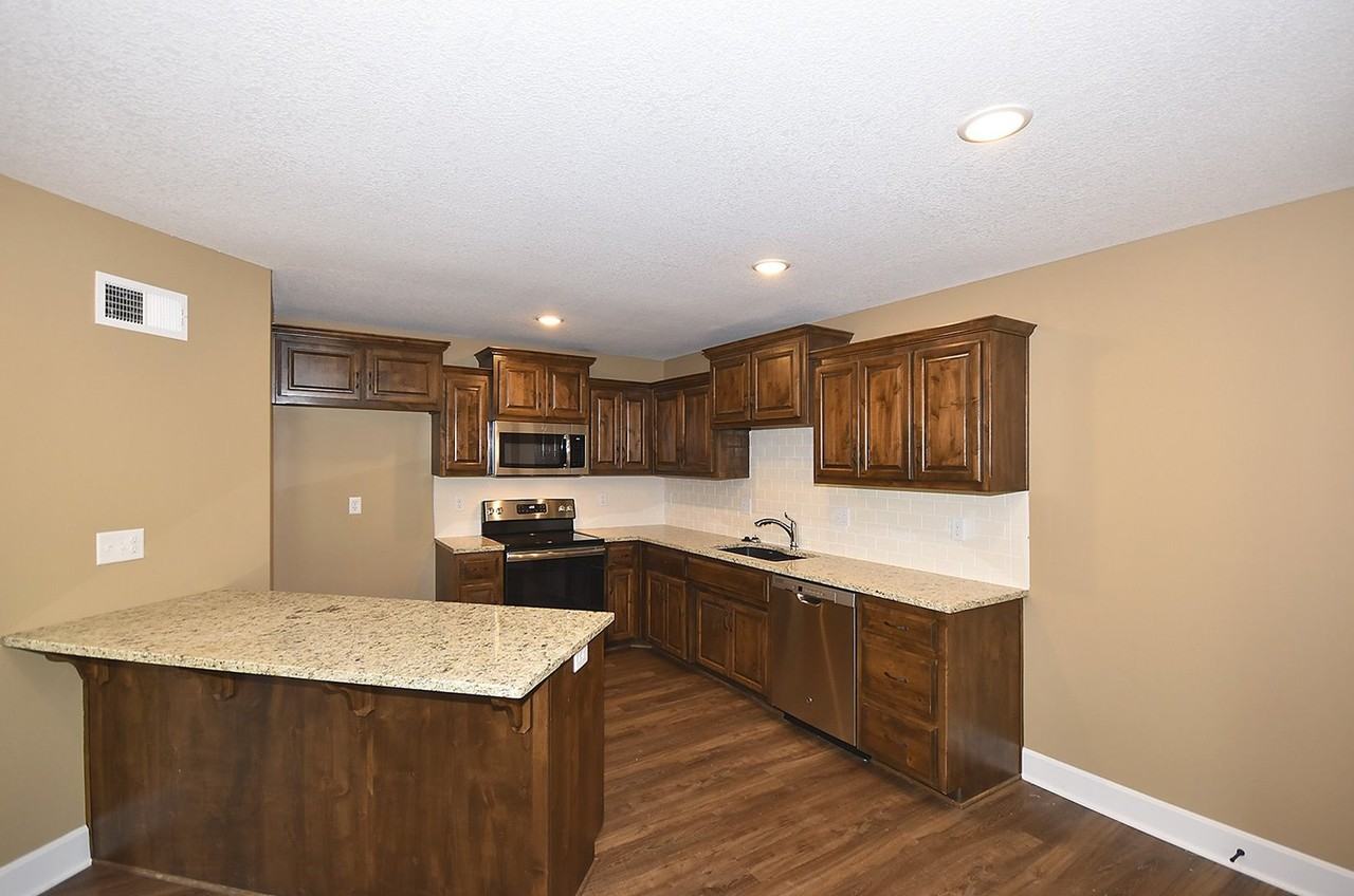 120 Ryan Ct - Photo 3 of 9