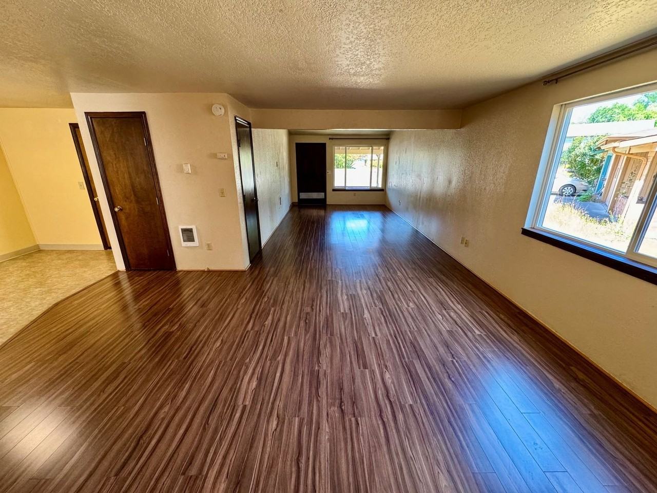 162 Se Atwood Ave - Photo 7 of 19
