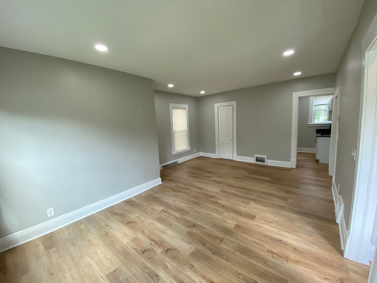 3824 Franklin St - Photo 2 of 12