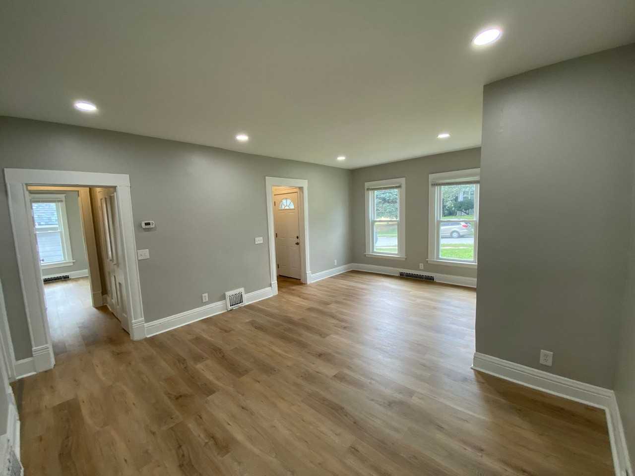 3824 Franklin St - Photo 3 of 12