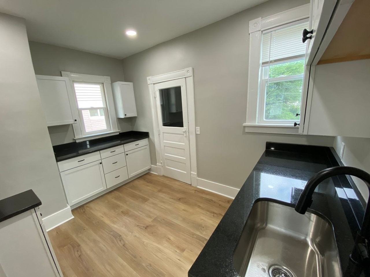 3824 Franklin St - Photo 4 of 12