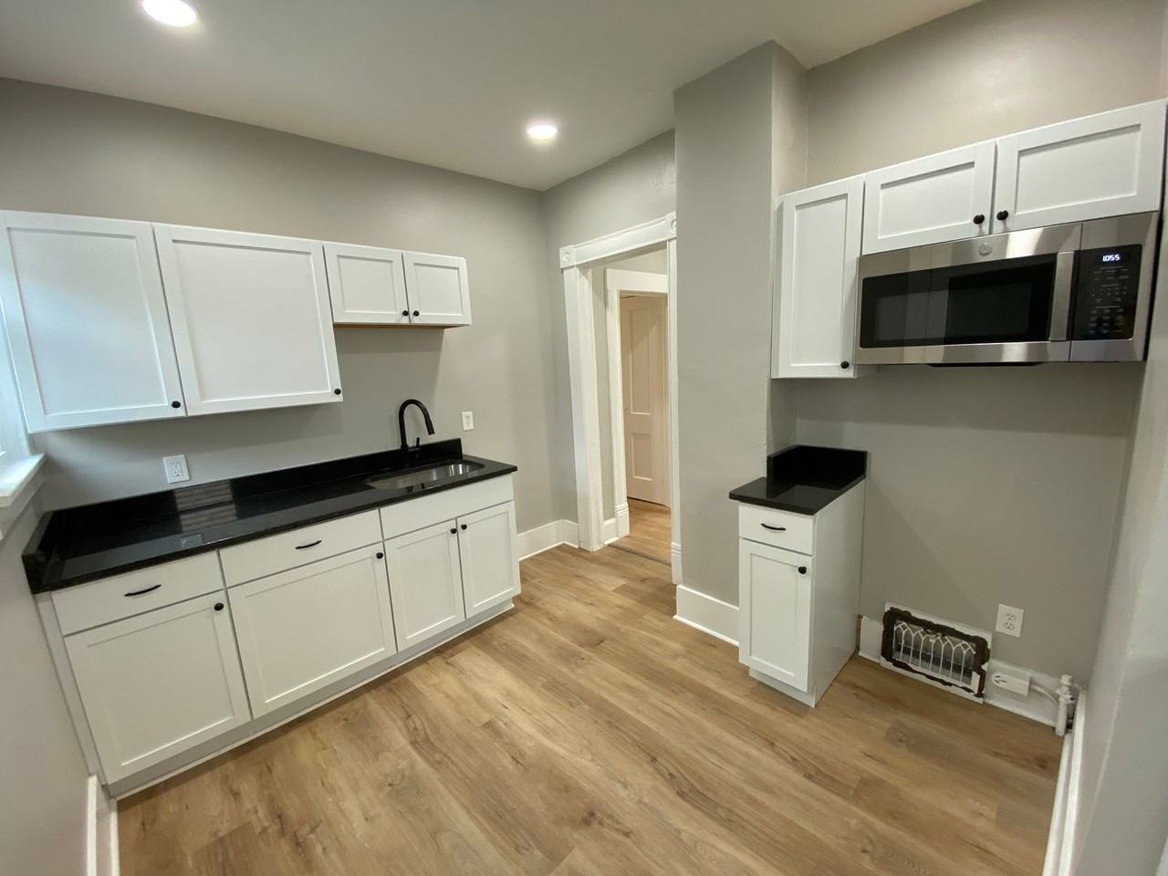 3824 Franklin St - Photo 5 of 12