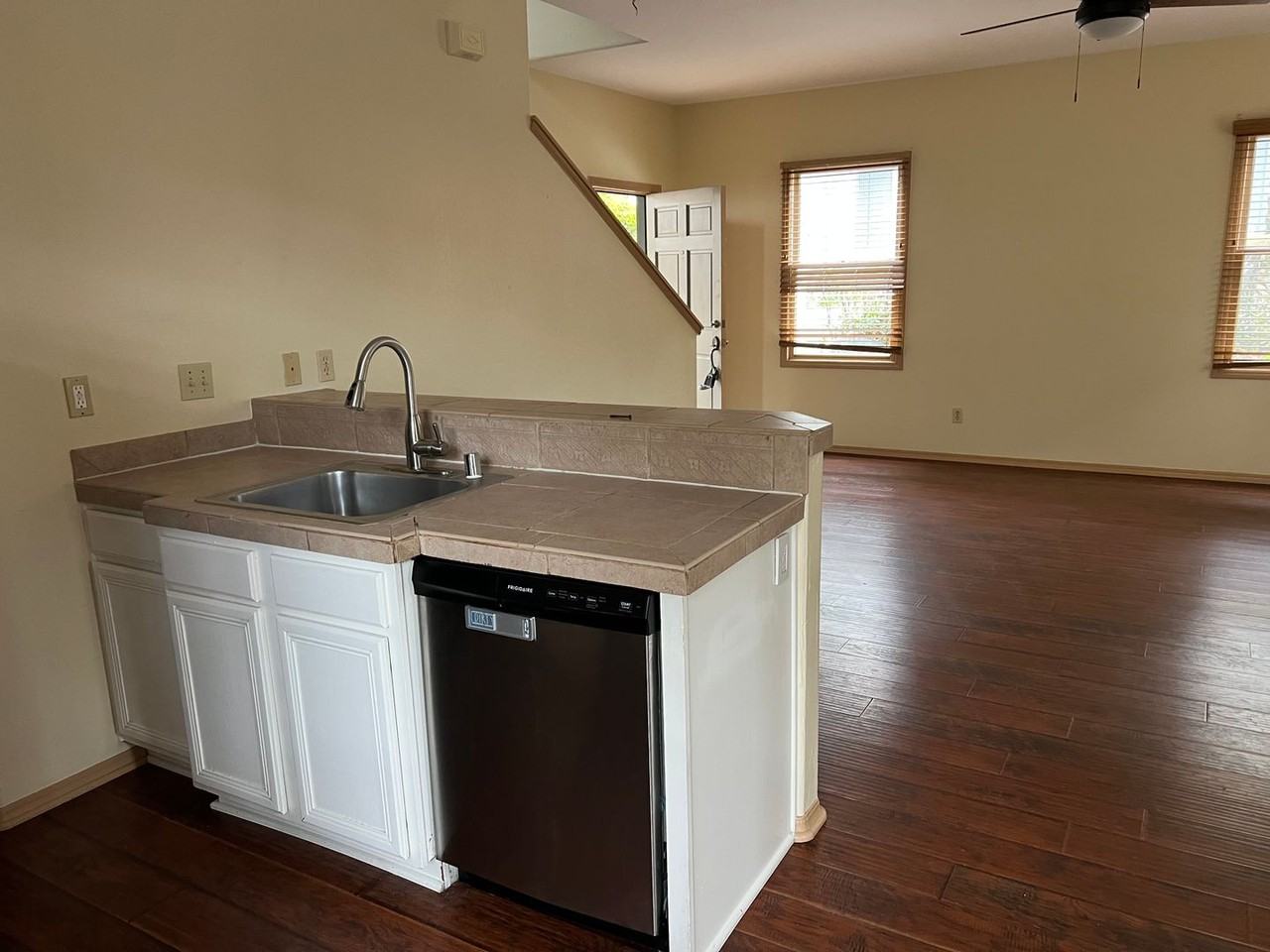 616 N Voluntario St - Photo 5 of 12