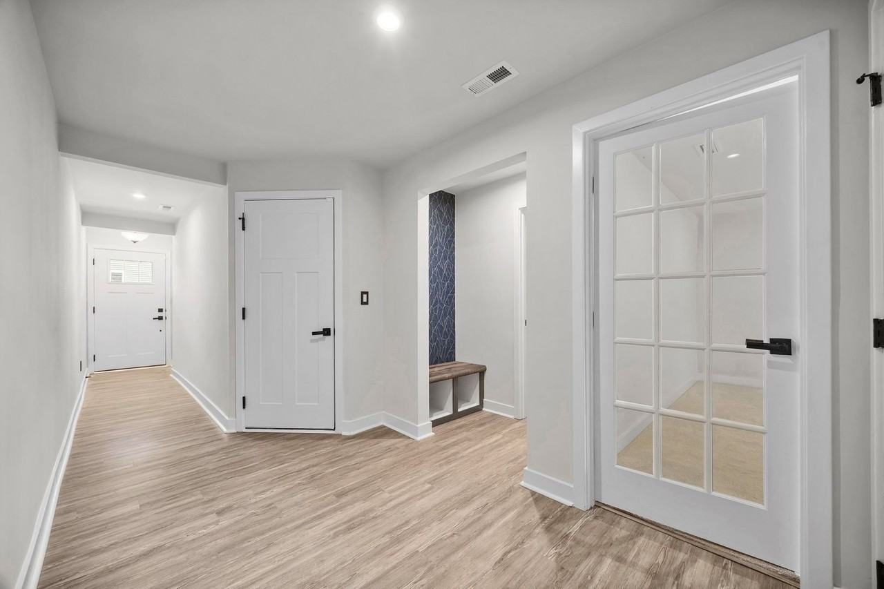 618 Crudent Rd - Photo 3 of 33