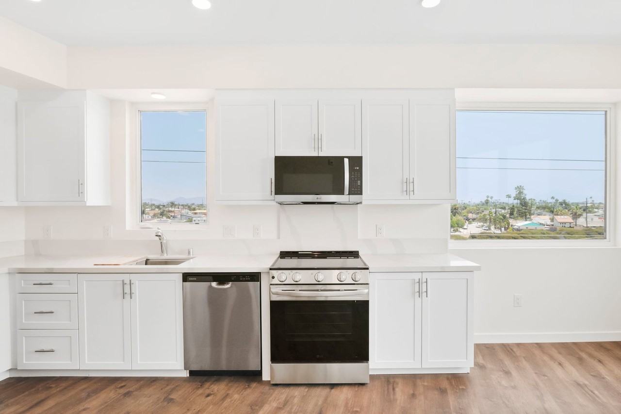 4505 Illinois Street - Photo 4 of 30