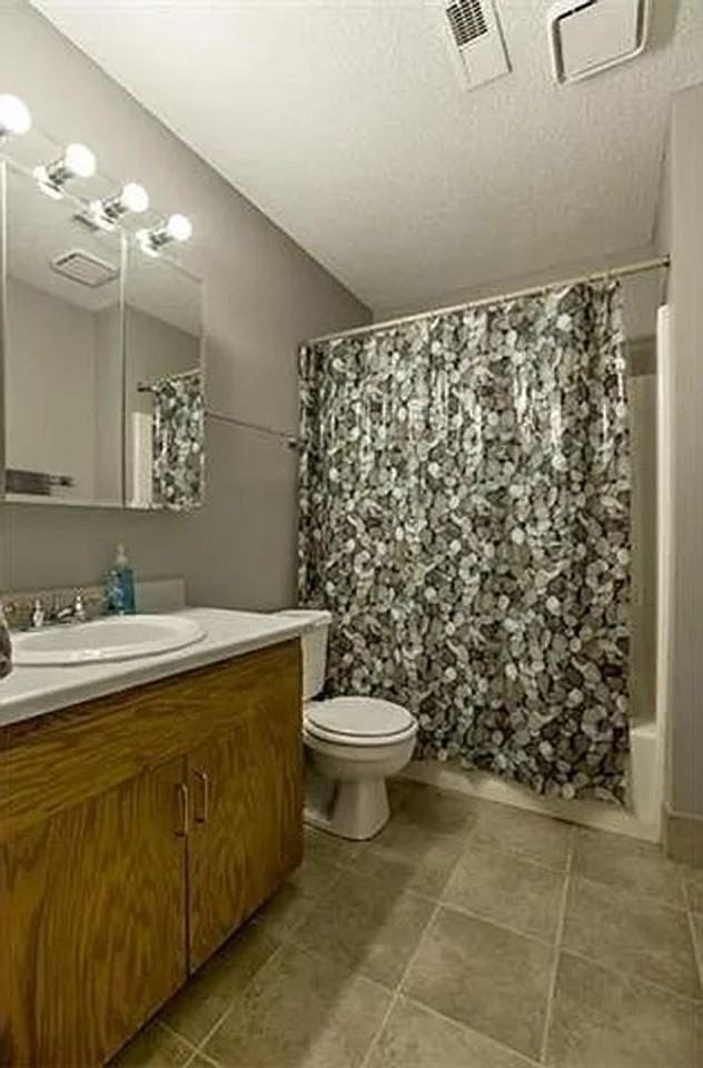 203 Deerfield Ln - Photo 2 of 14