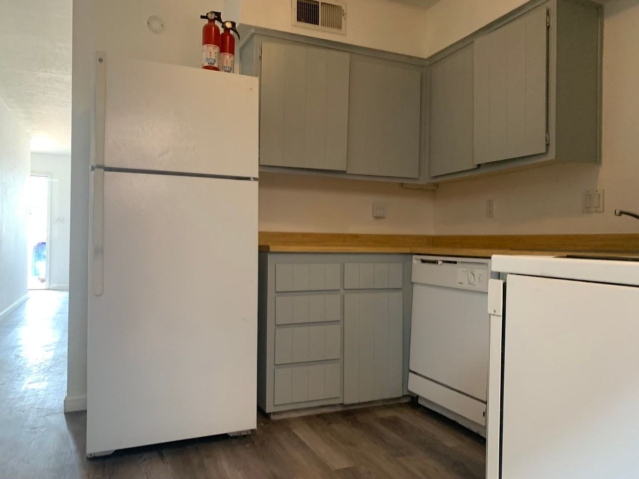 1932 Buena Vista Dr SE - Photo 2 of 13
