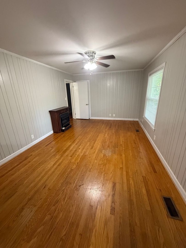 105 Lone Oak Dr - Photo 3 of 12