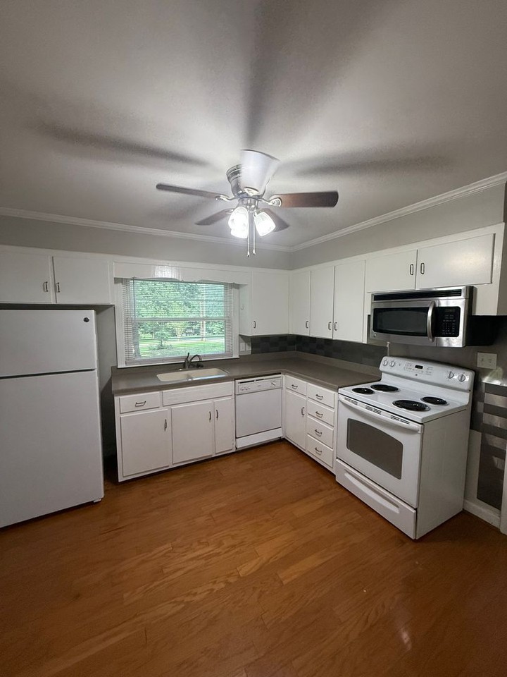 105 Lone Oak Dr - Photo 4 of 12