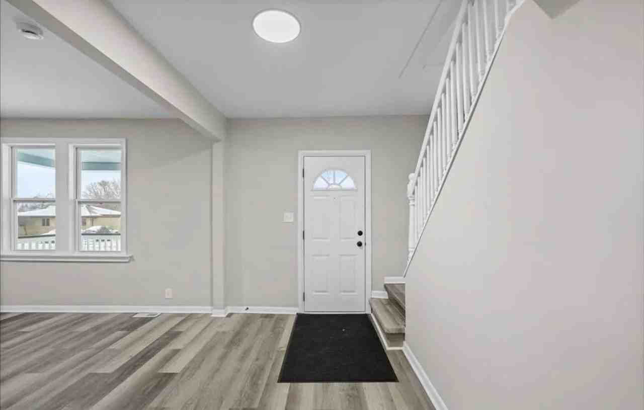 21902 Ridgeway St - Photo 2 of 14