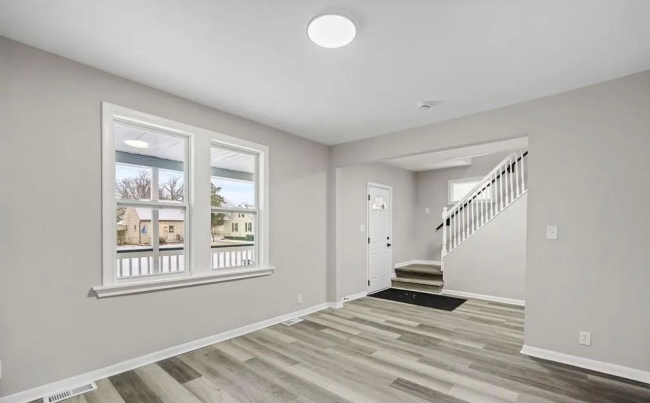 21902 Ridgeway St - Photo 4 of 14